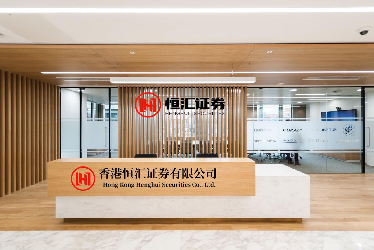 配操盘配资APP下载 韦雪现身炮龙节，宣传家乡文化，没有直播间精致，像发福的姜贞羽